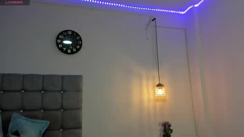 hotfox00 online show from September 17, 3:41 am