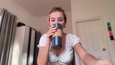 Aurora online show from February 12, 9:15 am