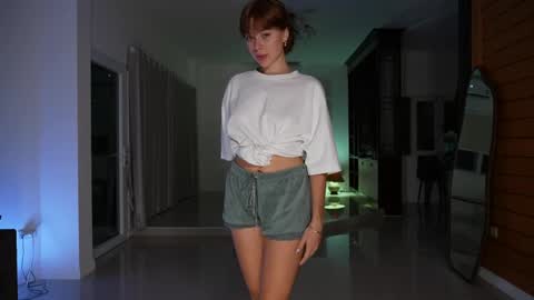 Snapshot of night_jelly chatting on April 28, 12:10 pm Aurora online show from April 28, 12:10 pm