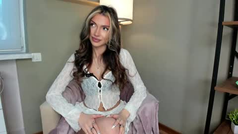 Snapshot of nightcaramel chatting on April 3, 3:32 pm Elis online show from April 3, 3:32 pm