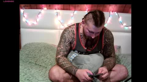 Snapshot of nightrobert_ chatting on September 29, 7:08 pm NightRobert online show from September 29, 7:08 pm