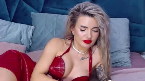 Snapshot of nightshadeiris chatting on October 22, 7:30 am Iris online show from October 22, 7:30 am