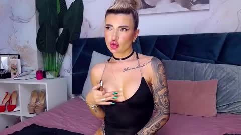 Snapshot of nightshadeiris chatting on November 4, 8:02 am Iris online show from November 4, 8:02 am