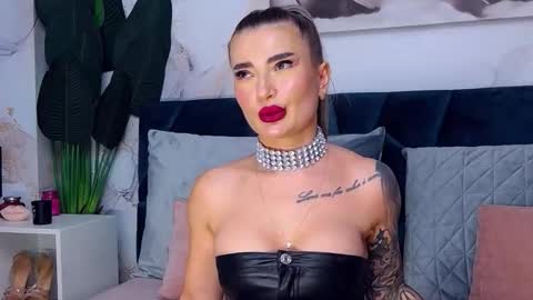 Snapshot of nightshadeiris chatting on December 5, 9:29 am Iris online show from December 5, 9:29 am