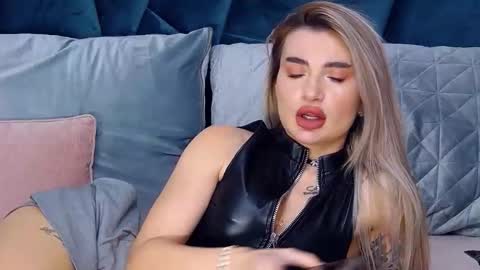 Snapshot of nightshadeiris chatting on January 8, 7:32 am Iris online show from January 8, 7:32 am