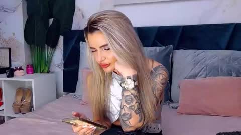 Snapshot of nightshadeiris chatting on January 9, 9:01 am Iris online show from January 9, 9:01 am