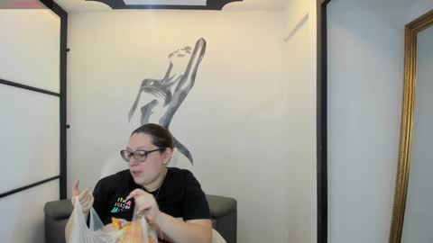 Snapshot of niickyjones chatting on January 31, 9:37 pm Anni online show from January 31, 9:37 pm