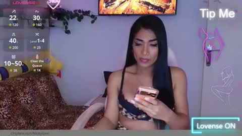 Snapshot of niickylovee chatting on March 4, 8:04 pm Nicolle Bustamante online show from March 4, 8:04 pm