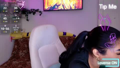 Snapshot of niickylovee chatting on March 24, 6:24 pm Nicolle Bustamante online show from March 24, 6:24 pm