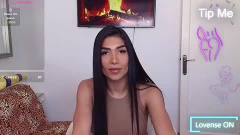 Snapshot of niickylovee chatting on April 6, 11:33 am Nicolle Bustamante online show from April 6, 11:33 am