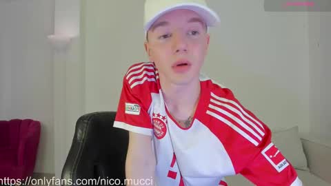 Snapshot of niico_18 chatting on December 4, 2:04 pm Nicolas Mucci online show from December 4, 2:04 pm