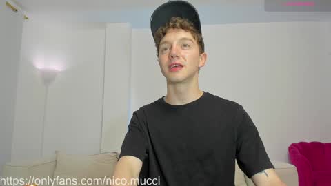 Snapshot of niico_18 chatting on February 1, 6:00 am Nicolas Mucci online show from February 1, 6:00 am