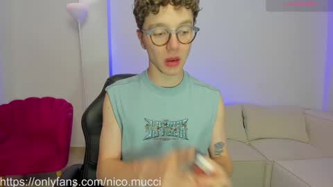 Snapshot of niico_18 chatting on February 4, 7:29 am Nicolas Mucci online show from February 4, 7:29 am