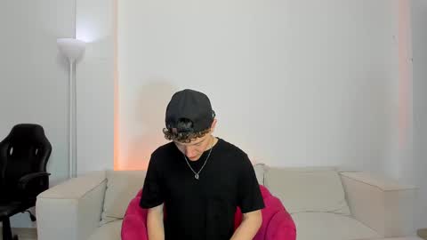 Snapshot of niico_18 chatting on February 28, 9:15 am Nicolas Mucci online show from February 28, 9:15 am