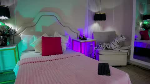 Snapshot of niicole_garnerr chatting on May 20, 3:51 pm nicole online show from May 20, 3:51 pm