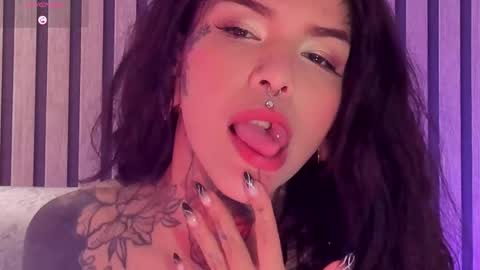 Snapshot of niinaink chatting on April 4, 11:51 am NINAINK online show from April 4, 11:51 am