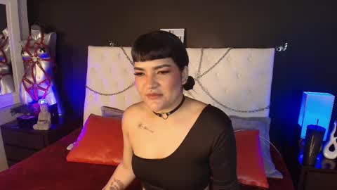 Niinatorres online show from February 11, 9:20 pm