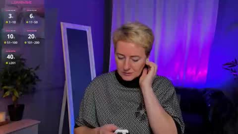 Snapshot of nika_smit chatting on November 9, 5:28 am Nika online show from November 9, 5:28 am