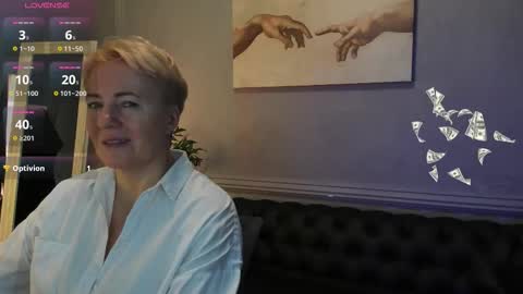 Snapshot of nika_smit chatting on November 22, 6:01 am Nika online show from November 22, 6:01 am