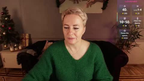 Snapshot of nika_smit chatting on December 23, 9:18 am Nika online show from December 23, 9:18 am