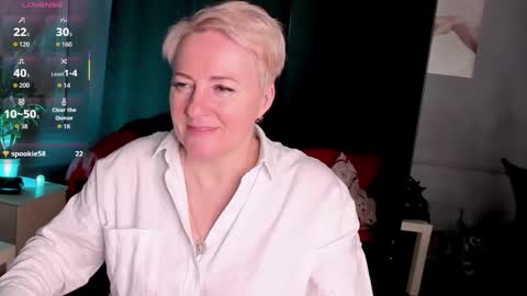 Snapshot of nika_smit chatting on February 6, 9:12 am Nika online show from February 6, 9:12 am