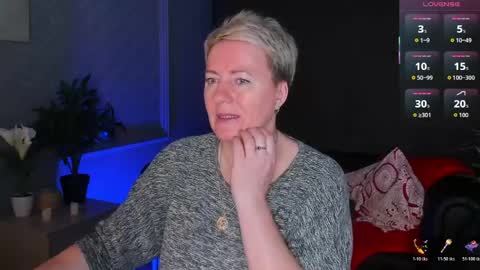 Snapshot of nika_smit chatting on April 5, 5:04 am Nika online show from April 5, 5:04 am