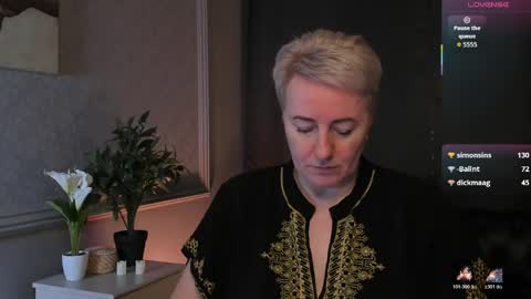 Snapshot of nika_smit chatting on April 11, 7:45 am Nika online show from April 11, 7:45 am
