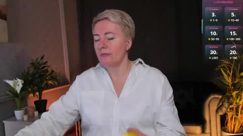 Snapshot of nika_smit chatting on April 18, 5:22 am Nika online show from April 18, 5:22 am