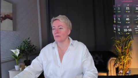 Snapshot of nika_smit chatting on April 19, 6:35 am Nika online show from April 19, 6:35 am
