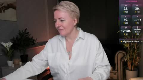 Snapshot of nika_smit chatting on April 24, 9:12 am Nika online show from April 24, 9:12 am