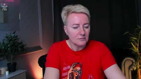 Snapshot of nika_smit chatting on April 25, 5:43 am Nika online show from April 25, 5:43 am