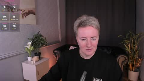 Snapshot of nika_smit chatting on May 15, 10:22 am Nika online show from May 15, 10:22 am