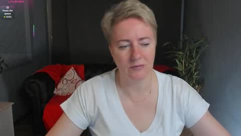 Snapshot of nika_smit chatting on May 23, 5:23 am Nika online show from May 23, 5:23 am