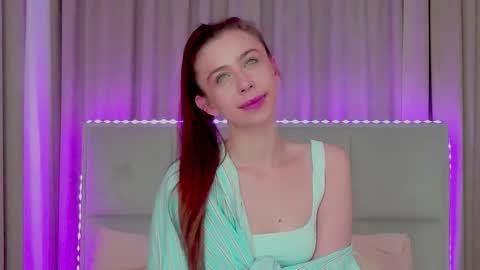 Snapshot of nikaletta chatting on March 18, 9:18 pm Nika online show from March 18, 9:18 pm