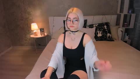 Snapshot of nikarocks chatting on January 24, 5:42 pm nikarocks online show from January 24, 5:42 pm