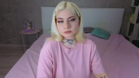 Snapshot of nikarocks chatting on June 3, 6:46 pm nikarocks online show from June 3, 6:46 pm