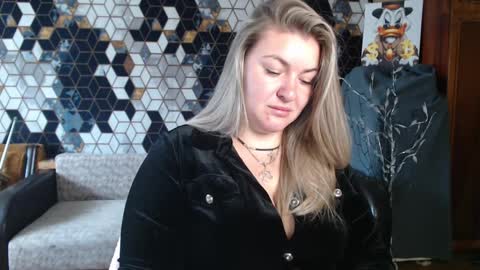Snapshot of nikaskylink chatting on April 10, 5:23 am Nika online show from April 10, 5:23 am