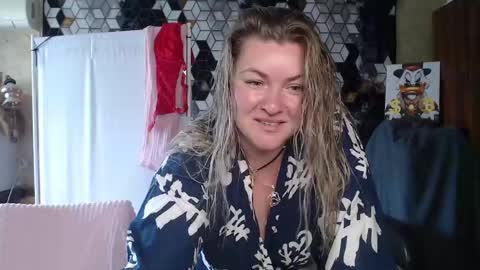 Snapshot of nikaskylink chatting on April 28, 6:29 am Nika online show from April 28, 6:29 am