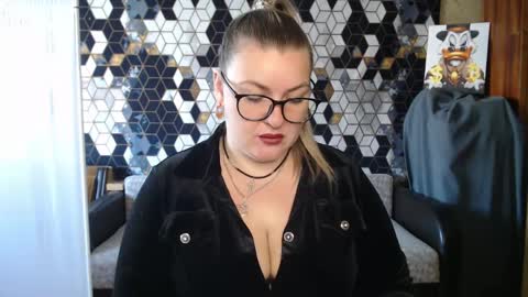 Snapshot of nikaskylink chatting on May 6, 5:14 am Nika online show from May 6, 5:14 am