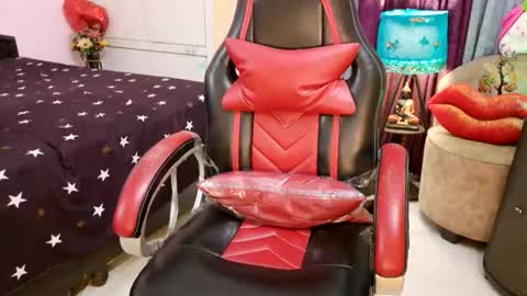 nikatheempress online show from March 25, 6:52 am