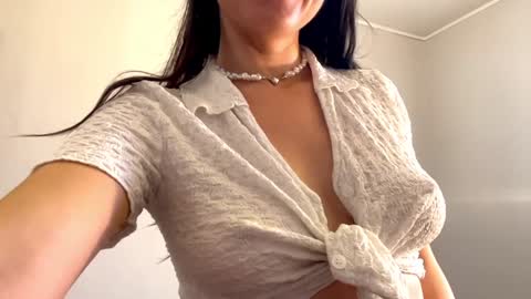 Snapshot of nikavenus chatting on December 17, 9:17 am Nika online show from December 17, 9:17 am