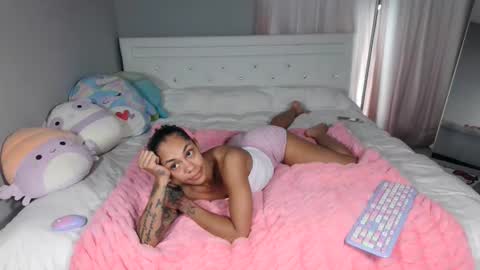 Snapshot of nikayasworld chatting on May 6, 2:19 am nikayasworld online show from May 6, 2:19 am