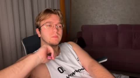 Snapshot of nikceline chatting on November 28, 3:53 am Celine online show from November 28, 3:53 am