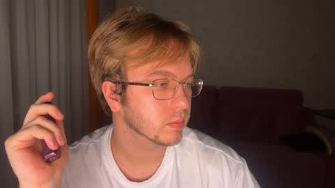 Snapshot of nikceline chatting on December 2, 8:04 pm Celine online show from December 2, 8:04 pm