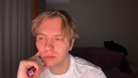 Snapshot of nikceline chatting on December 17, 4:35 pm Celine online show from December 17, 4:35 pm