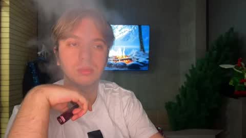 Snapshot of nikceline chatting on December 21, 7:32 pm Celine online show from December 21, 7:32 pm