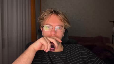 Snapshot of nikceline chatting on February 3, 4:10 am Celine online show from February 3, 4:10 am