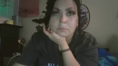 Snapshot of nikeehgraves chatting on September 23, 7:17 pm Nikeeh or Glitch online show from September 23, 7:17 pm