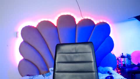    online show from December 21, 10:30 pm
