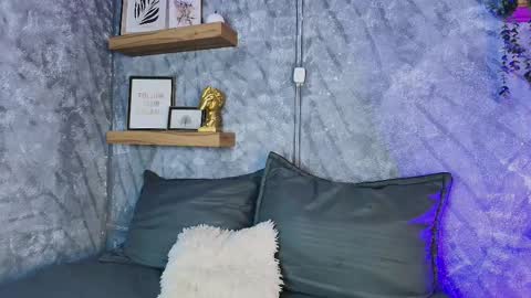    online show from March 8, 7:06 pm